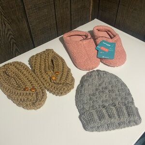 (3/$10) women’s slippers and toque
